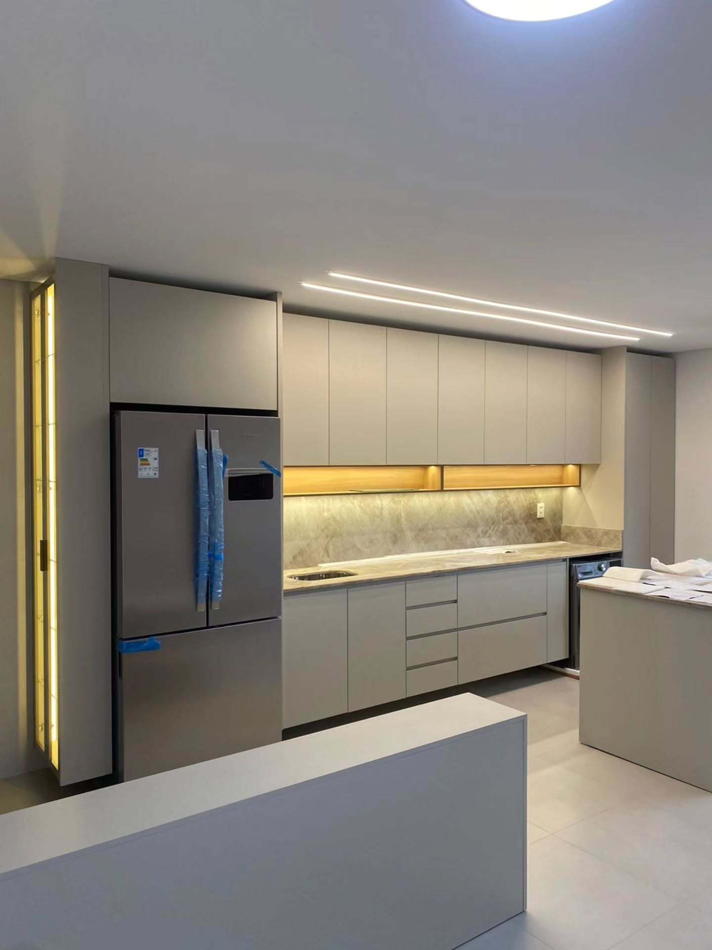Residência Integrada — Cozinha com iluminação embutida